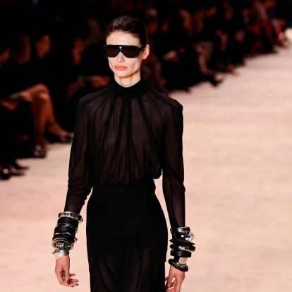 A/W '22: 5 runway-approved σύνολα που θα σας μετατρέψουν σε it girl