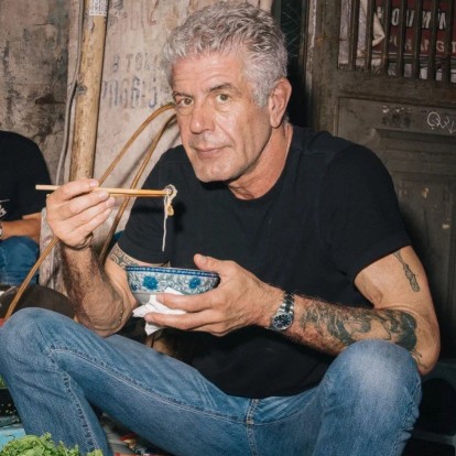 Anthony Bourdain: O «μύθος» του συνεχίζει να απασχολεί με νέες αποκαλύψεις για το τραγικό του τέλος 