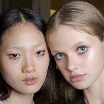 Πώς να κάνετε τις βλεφαρίδες σας να φαίνονται πιο μακριές 