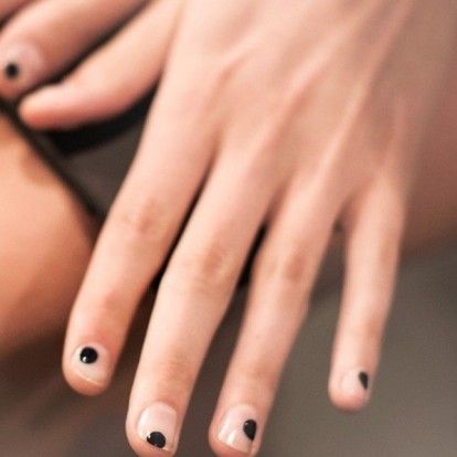 Τα fall nail trends για εσάς που λατρεύετε τις neutral αποχρώσεις 