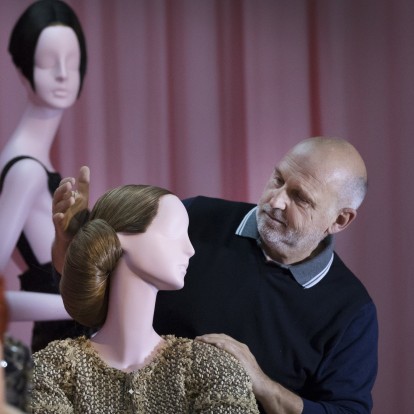 Ο θρυλικός hairstylist, Sam McKnight, μιλάει για τα πιο iconic looks που έχει δημιουργήσει 