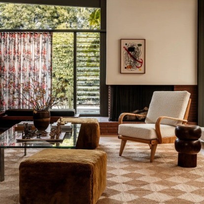 Μία κατοικία του μεσαίου αιώνα με πλούσια οικογενειακή ιστορία μεταμορφώθηκε σε ένα μοντέρνο σπίτι 