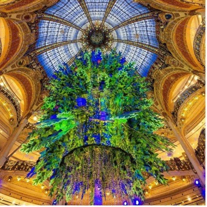 Christmas Strolling: Οι πιο διάσημες βιτρίνες του κόσμου στολίστηκαν θεαματικά και φέτος