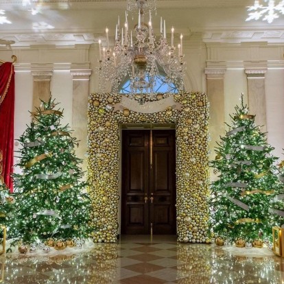 Λευκός Οίκος: Στολίστηκε για τις γιορτές - δείτε τις πρώτες φωτογραφίες 