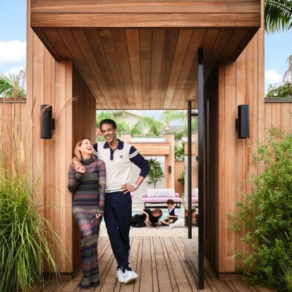 Η ηθοποιός του Grey's Anatomy, Ellen Pompeon ανοίγει το mid-century Malibu beach house της 