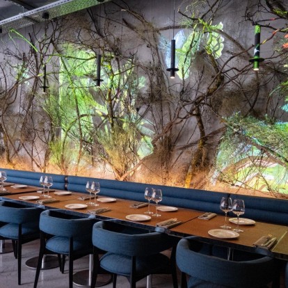 To Forest στο Παρίσι είναι ένα εντυπωσιακό εστιατόριο που θυμίζει δάσος 