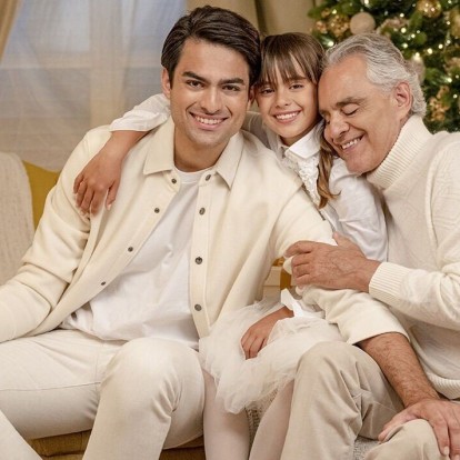 Η οικογένεια Bocelli σας εύχεται Χρόνια Πολλά με τις καλύτερες εορταστικές μελωδίες 