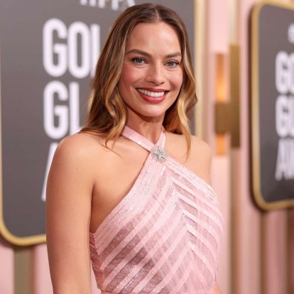 Η Margot Robbie μιλάει για το πώς ένιωσε όταν φίλησε τον Brad Pitt  