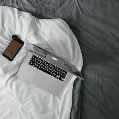 3 λόγοι για τους οποίους δεν πρέπει να κοιτάτε το τηλέφωνό σας με το που ξυπνάτε 