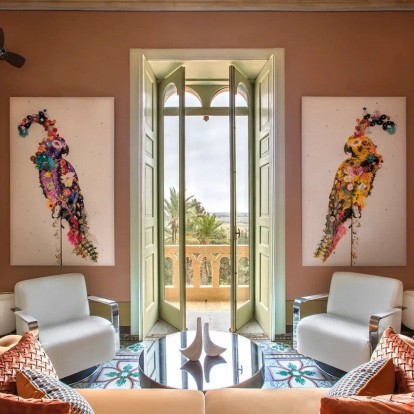 Τα πολυτελή ξενοδοχεία που τα «πλημμυρίζει» μια μακρά ιστορία 