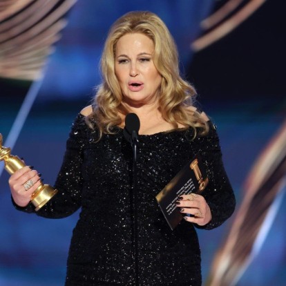 Γιατί η Jennifer Coolidge του White Lotus είναι η πιο cool ηθοποιός αυτήν τη στιγμή; 